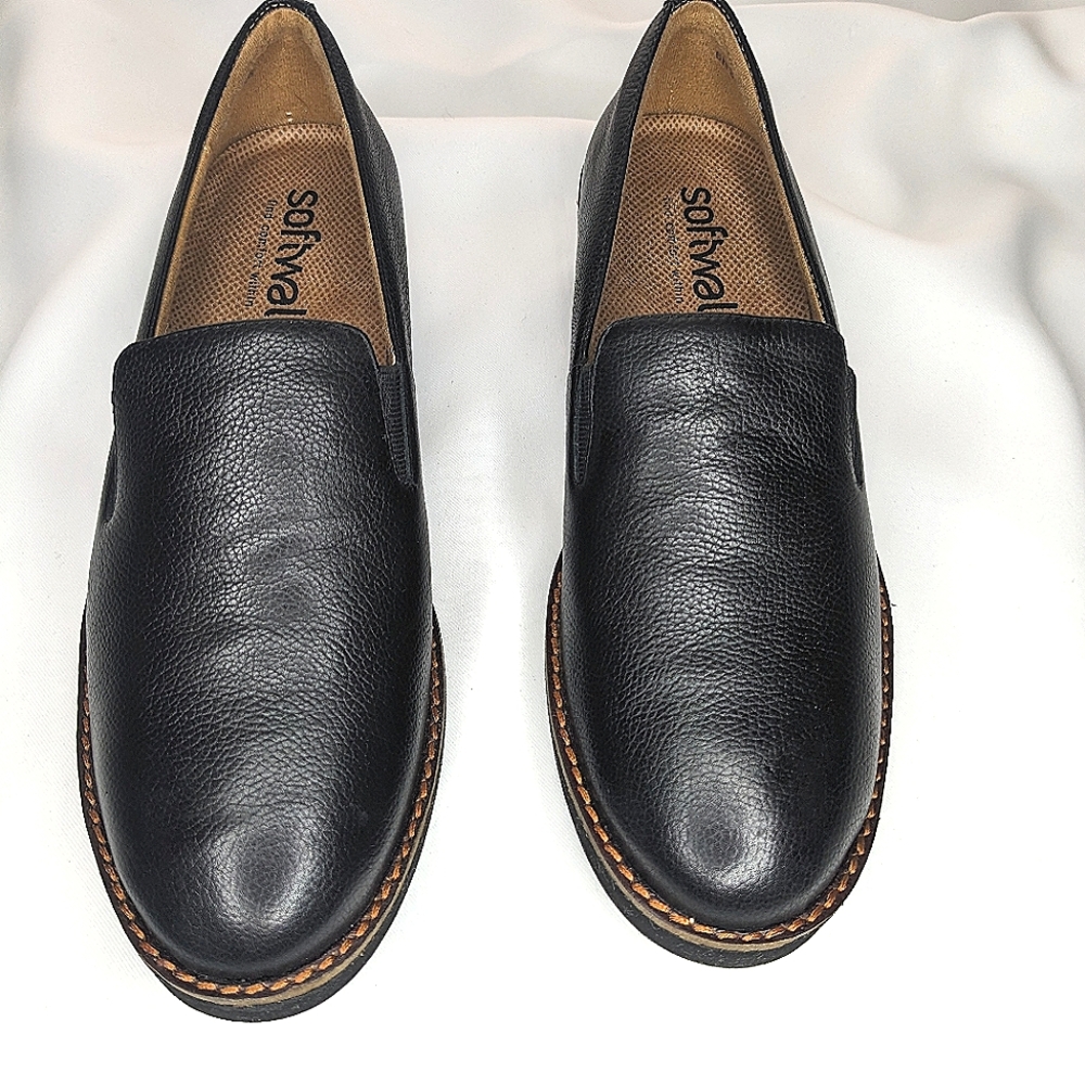SOFTWALK WHISTLE WOMEN'S BLACK LEATHER SLIP ON LOAFERS. SZ 6N